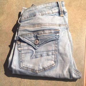 American Eagle Artist Crop